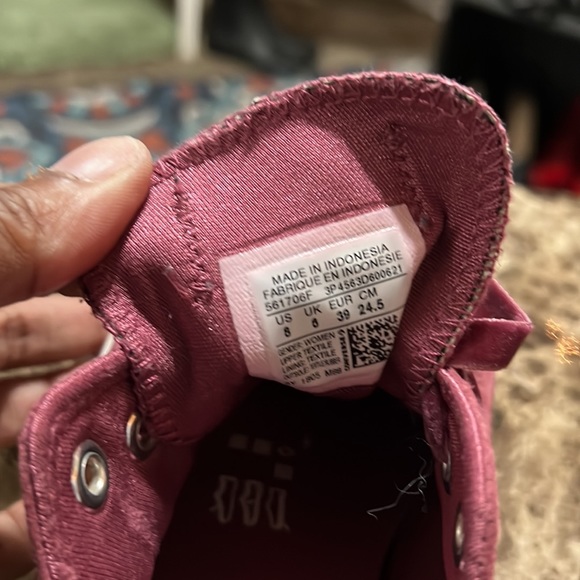 Converse All Stars, Size 8, Sued with Velvet laces, Great Condition - Picture 7 of 7